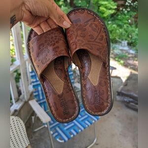 Floral print leather sandals